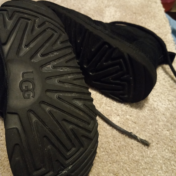 Winter Boots!!  Boys Black Suede Ugg size 1 - Picture 3 of 3